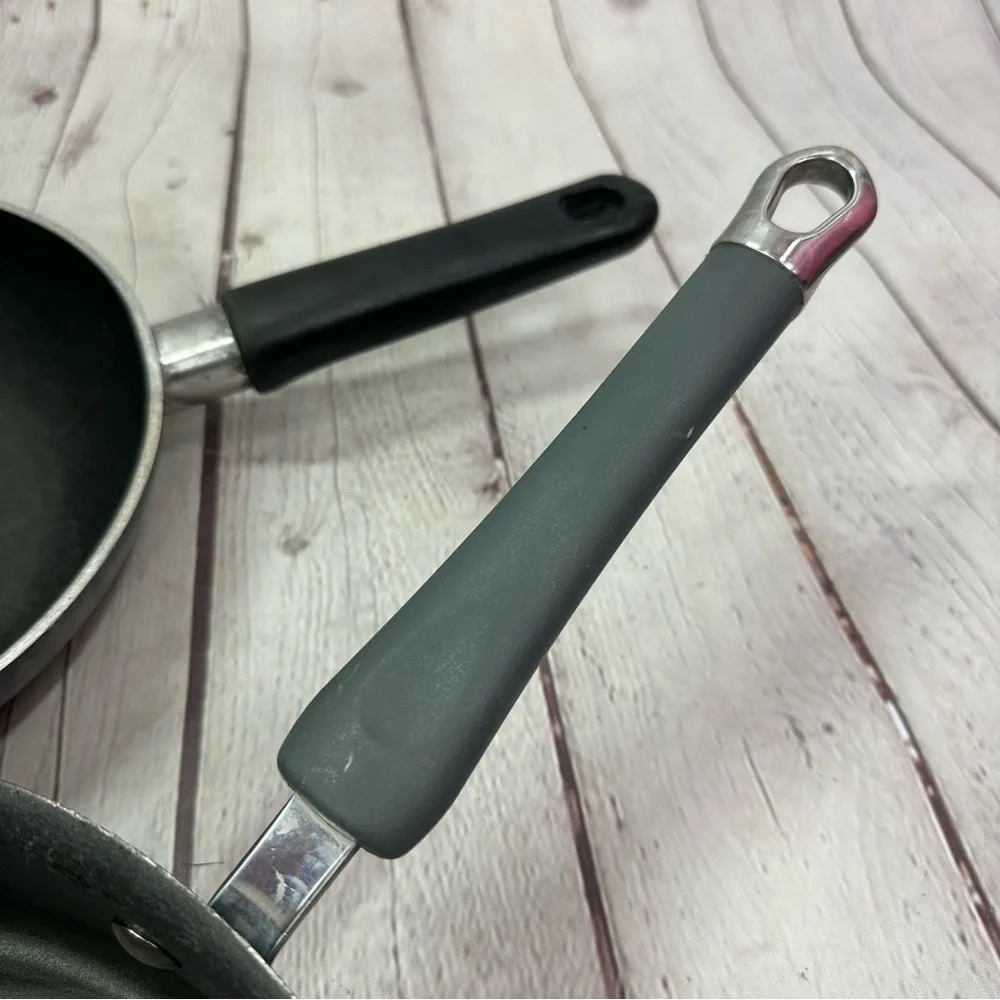 The Pampered Chef Black Cookware set small skillet and 3Qt 10